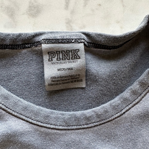 VS PINK fitted cropped tee. Size M - Picture 2 of 5